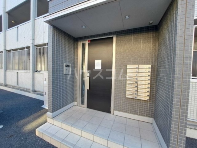 28/30 エントランス