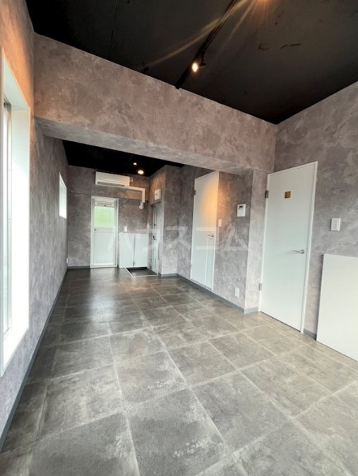 21/22 エントランス