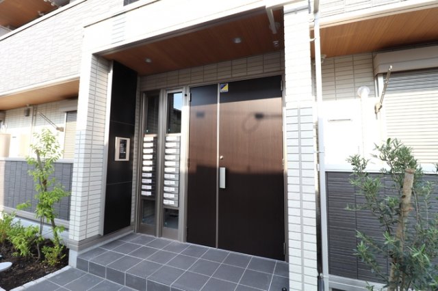 18/28 エントランス