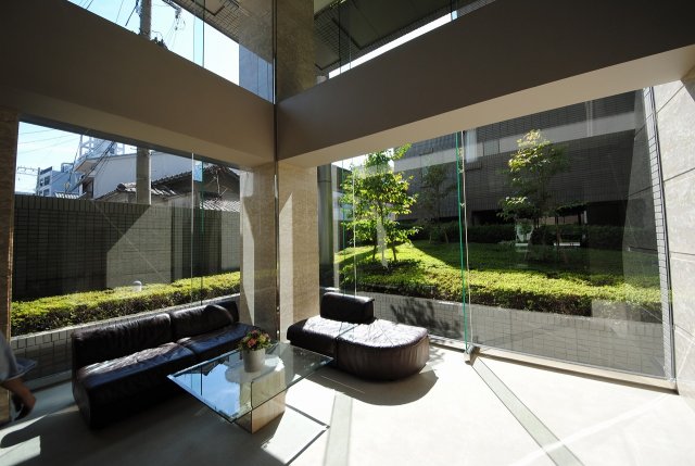 26/30 エントランス