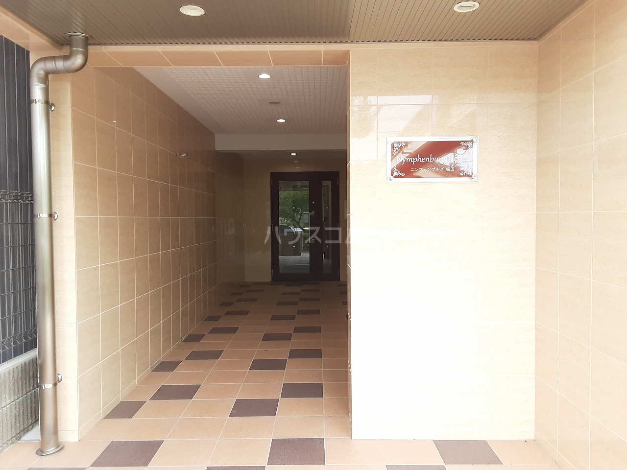 28/30 エントランス