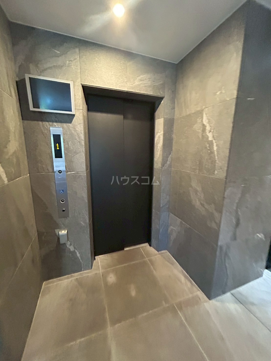 28/30 エントランス