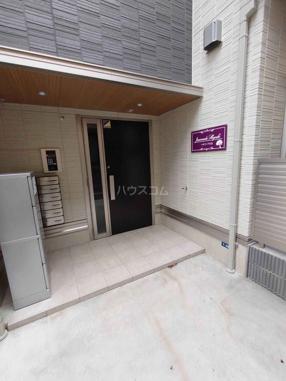 24/27 エントランス