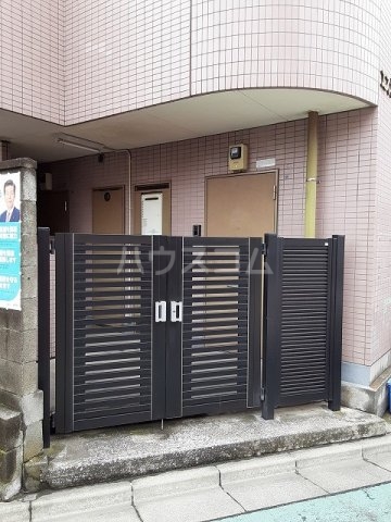 25/30 エントランス