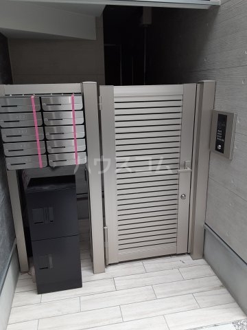 28/30 エントランス