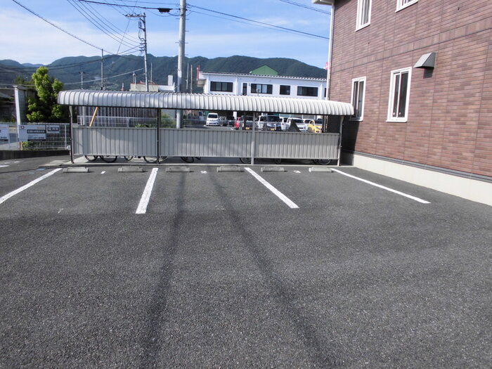 24/27 駐車場
