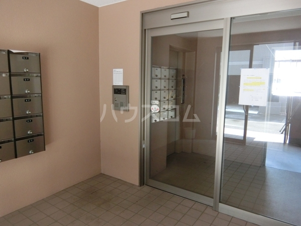 22/26 エントランス