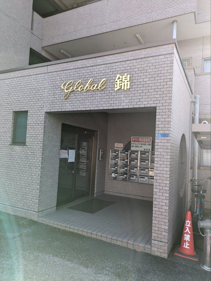 25/30 エントランス