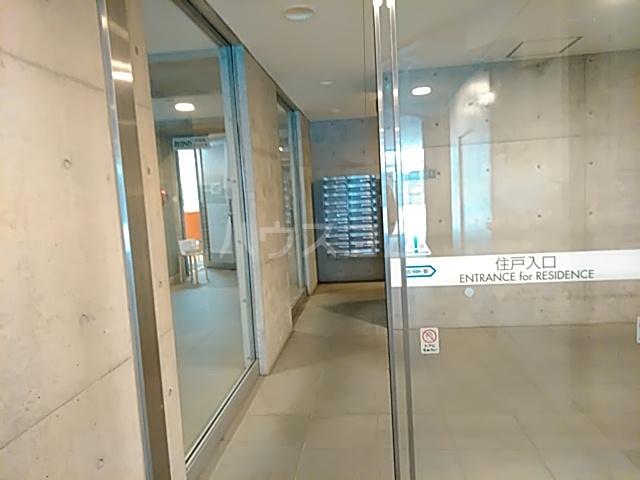 26/30 エントランス