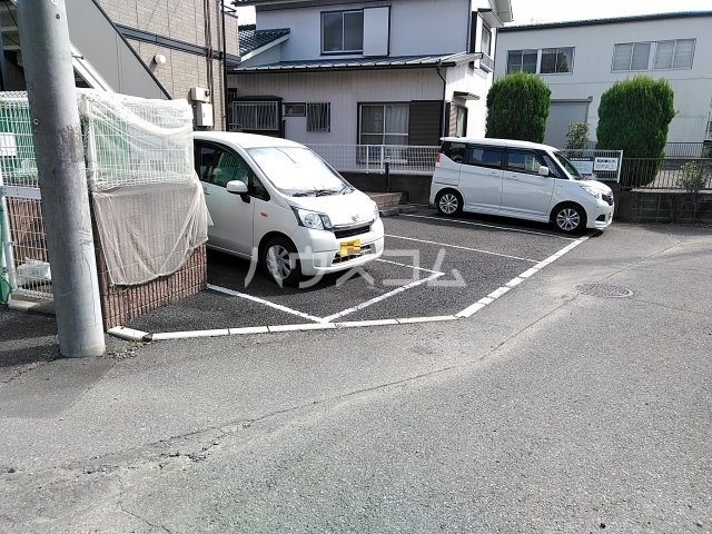 22/28 駐車場