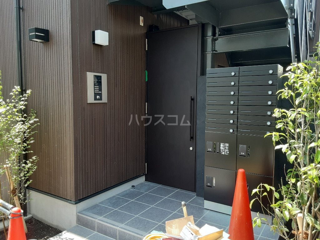 18/26 エントランス