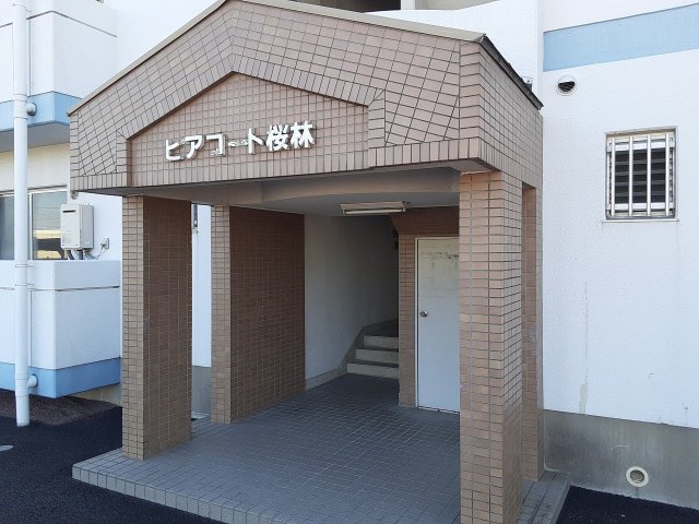 28/30 エントランス