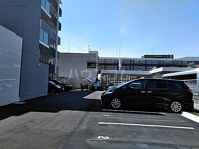 27/30 駐車場