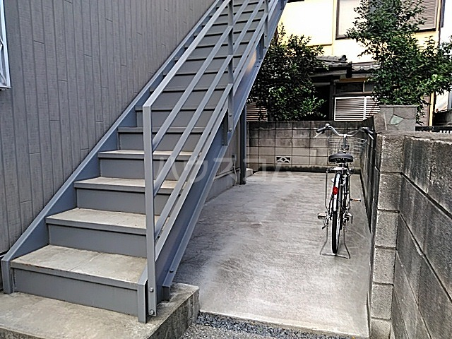 28/30 エントランス