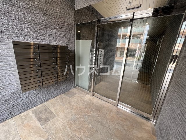 24/30 エントランス