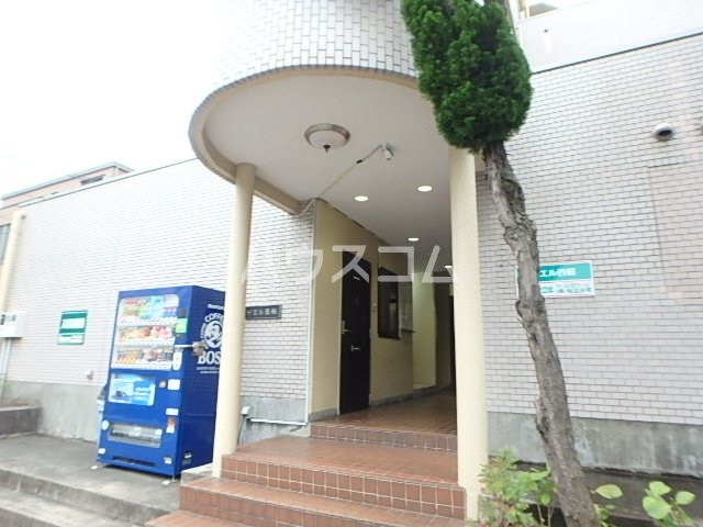 21/30 エントランス
