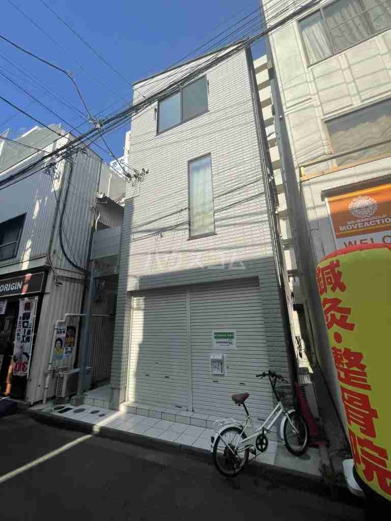 20/23 エントランス