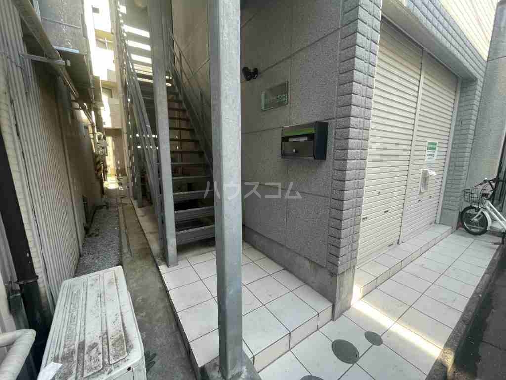 21/23 エントランス