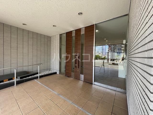 22/30 エントランス