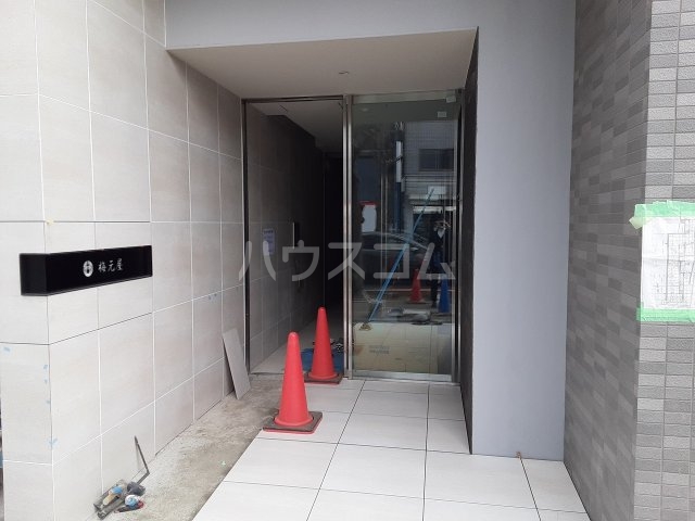 21/30 エントランス