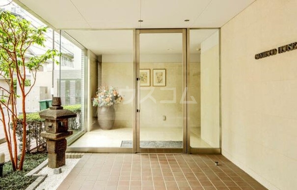 16/21 エントランス