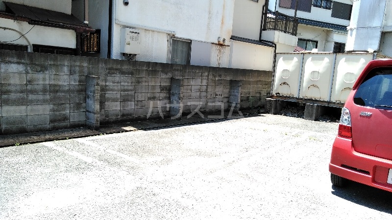 28/30 駐車場