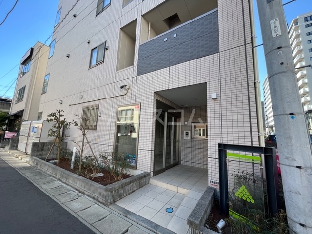 21/27 エントランス