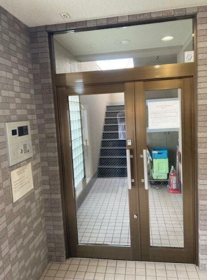 16/18 エントランス