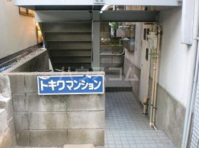 24/27 エントランス