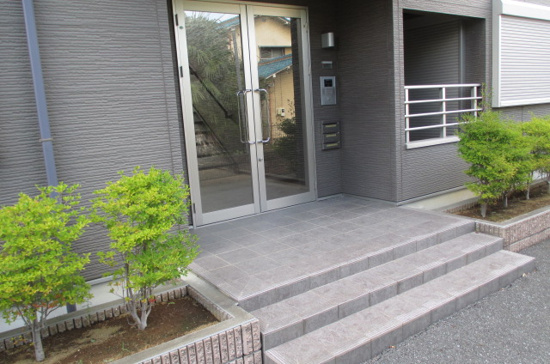 2/4 エントランス