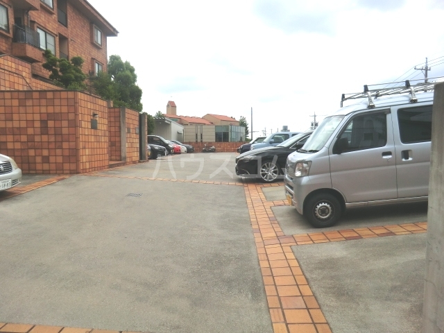 22/28 駐車場