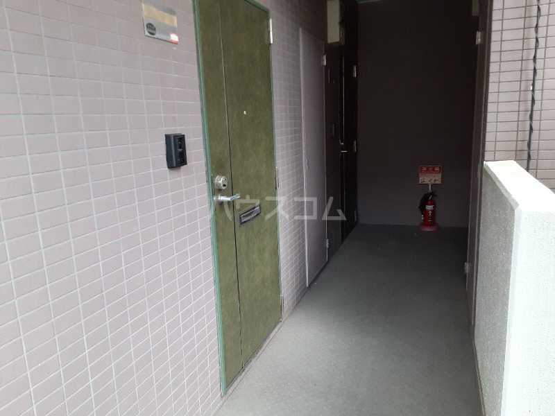 27/29 エントランス