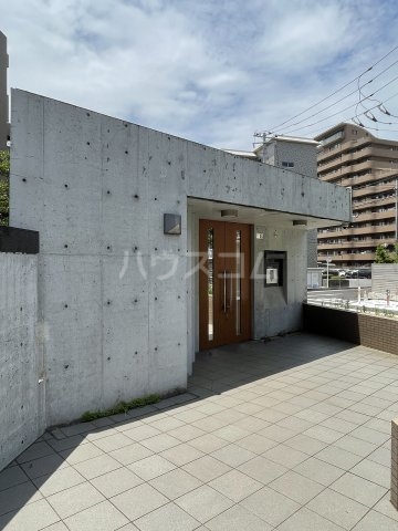 28/30 エントランス