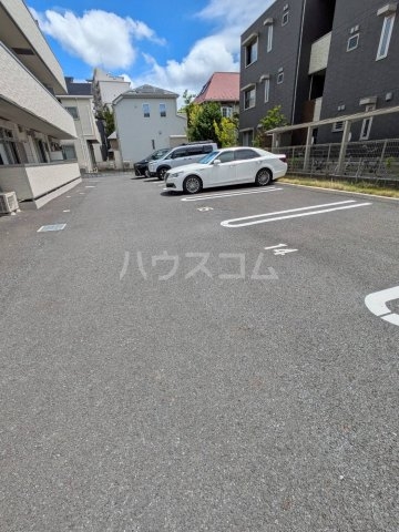 28/30 駐車場