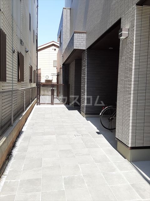 28/30 エントランス