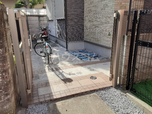 27/30 エントランス