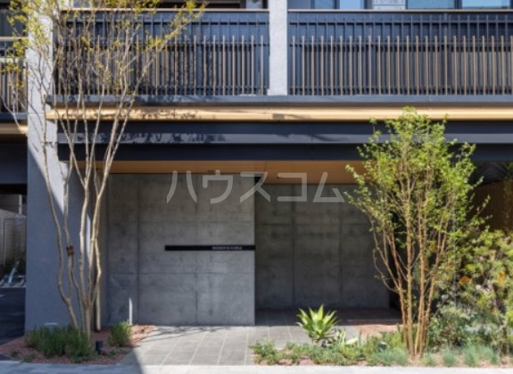 18/28 エントランス