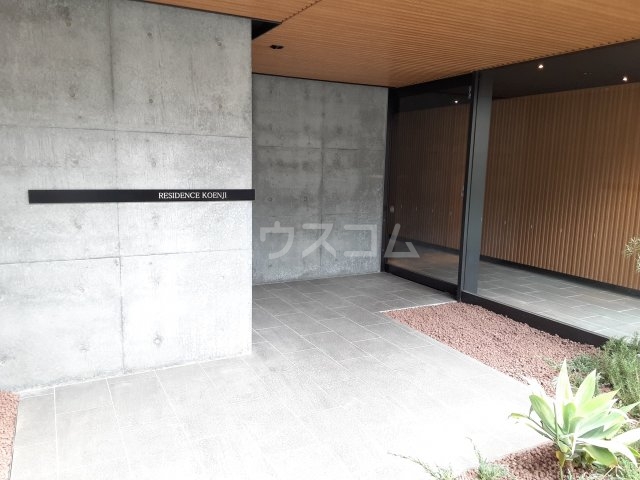 26/30 エントランス