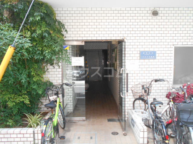 27/30 エントランス