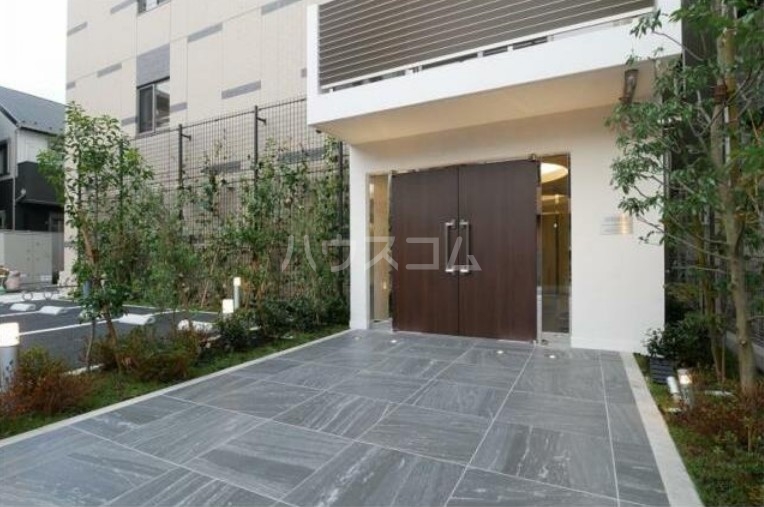 25/28 エントランス