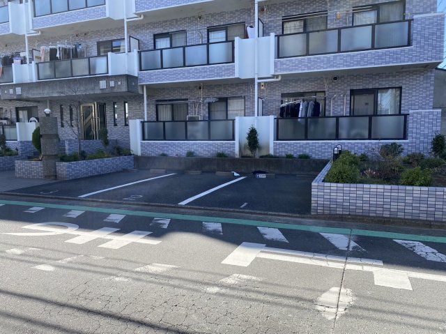 2/3 駐車場