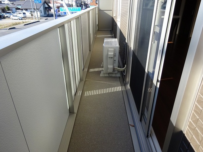 13/18 バルコニー