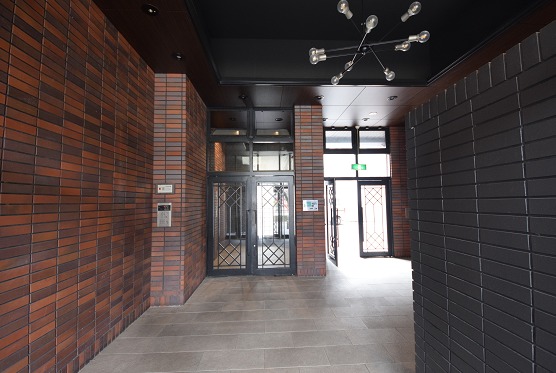 18/29 エントランス