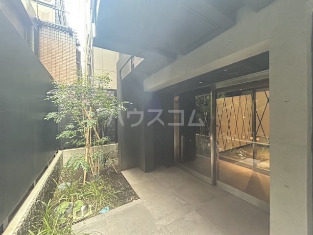 24/30 エントランス