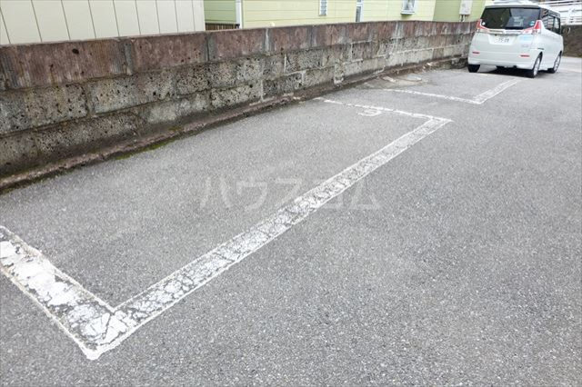 16/23 駐車場