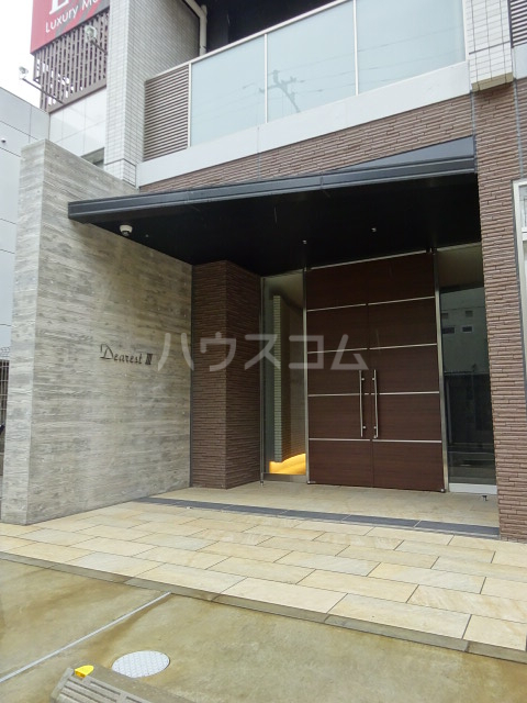 23/28 エントランス