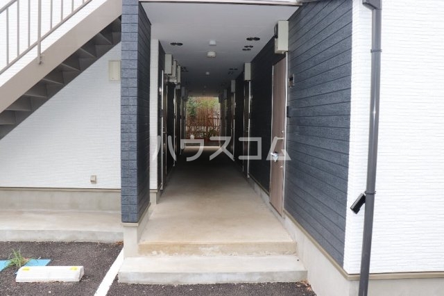 21/30 エントランス