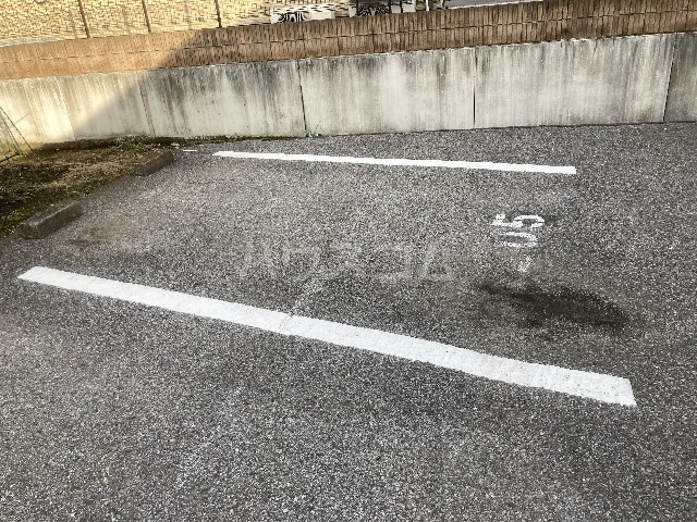 22/27 駐車場