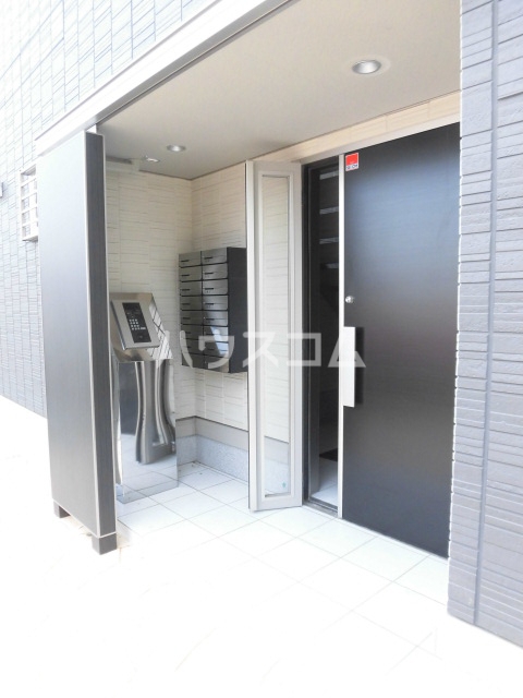 27/30 エントランス