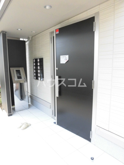 27/30 エントランス